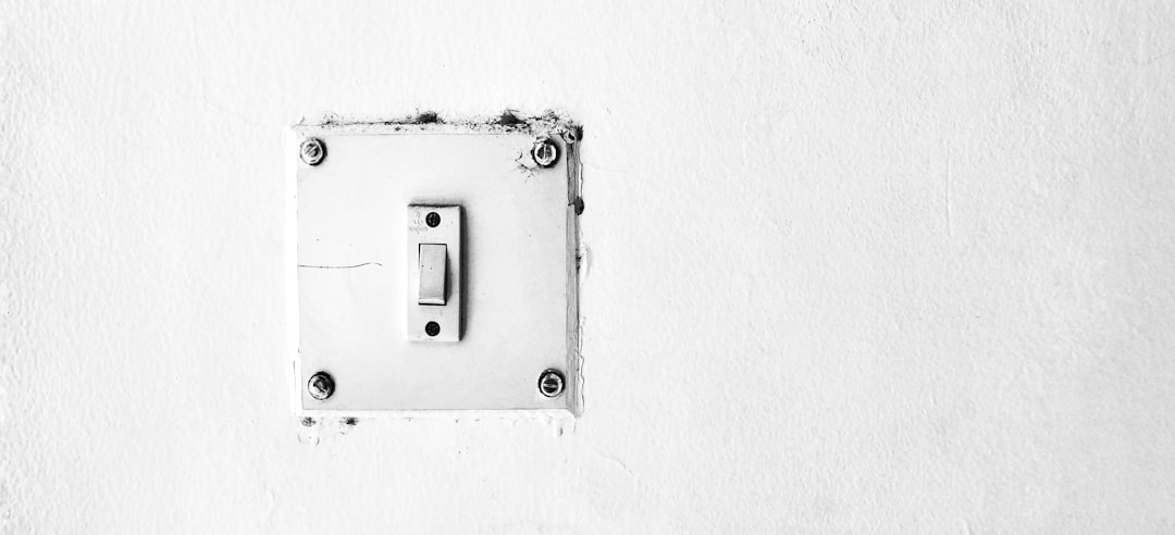 Interruptores inteligentes sin neutro guía instalación 2026