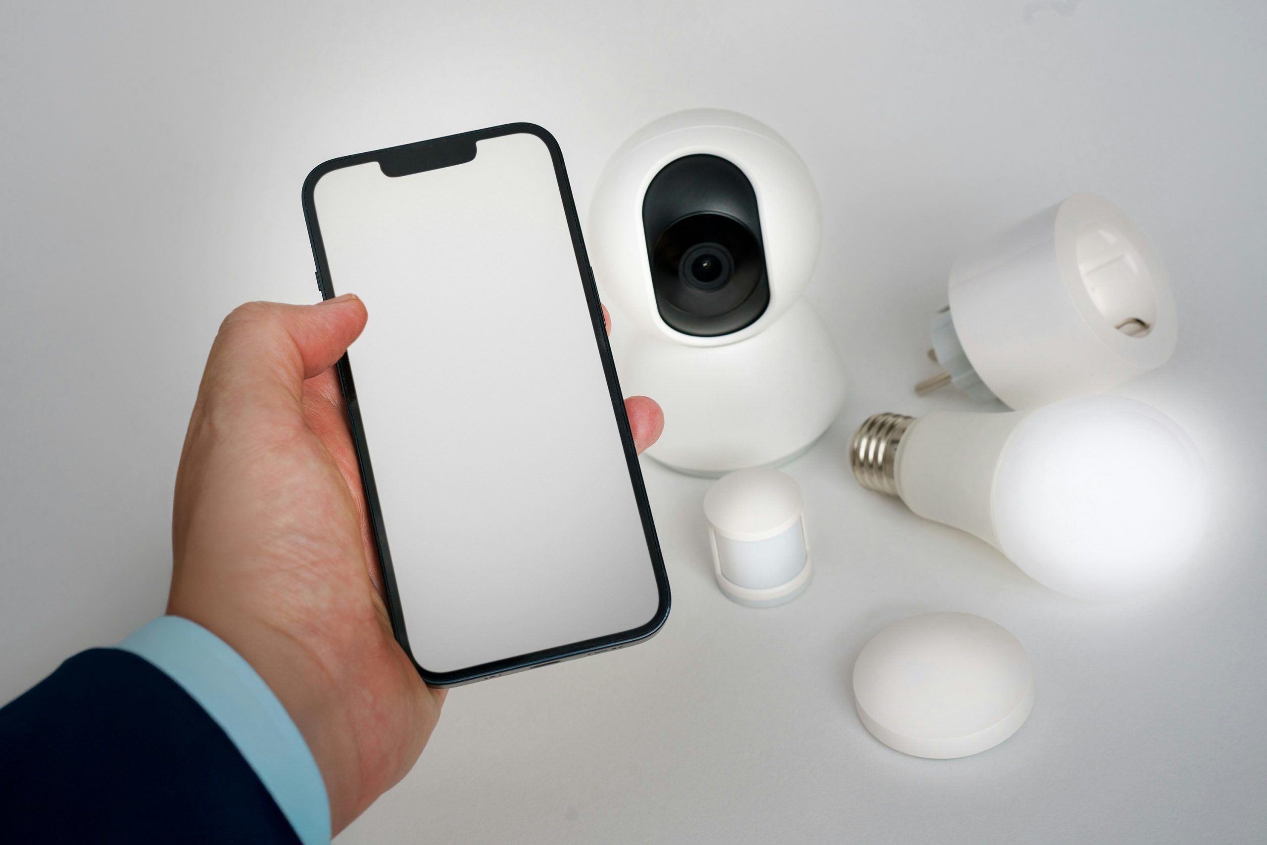 Cómo automatizar las luces de tu casa paso a paso (2026)